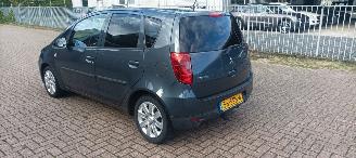 Mitsubishi Colt 1.3-16v Automaat 95pk Airco Lichtautomaat cruisecontrol Regensensor 4xElektrische ramen Elektrische-spiegels met verwarming Centrale vergrendeling met afstandsbediening Privacyglas leren stuurwiel mistlampen Metallic Lak Trekhaak  volledig Onderhouden! picture 4