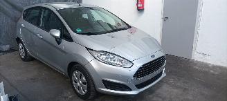 damaged passenger cars Ford Fiesta 1.5-TDCI Airconditioning Stoelverwarming leren stuurwiel Parkeersensoren 2016/6