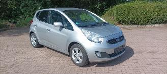 Kia Venga Spirit Edition 1.6-16v Automaat Climatecontrol Stoelverwarming Lichtautomaat Privacyglas keyless Entry trekhaak Parkeersensoren mistlampen 16 inch Sportvelgen Trekhaak picture 2