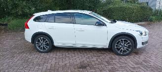 Volvo V-60 Cross-Country 2.4-Automaat 190pk 4x4 Navigatie Xenon Leder Climatecontrol CruiseControl Stoelverwarming Lichtautomaat cruisecontrol Privacyglas Led Dagrijverlichting Led achterlichten  Trekhaak picture 2