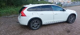 Volvo V-60 Cross-Country 2.4-Automaat 190pk 4x4 Navigatie Xenon Leder Climatecontrol CruiseControl Stoelverwarming Lichtautomaat cruisecontrol Privacyglas Led Dagrijverlichting Led achterlichten  Trekhaak picture 3