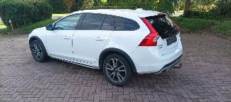 Volvo V-60 Cross-Country 2.4-Automaat 190pk 4x4 Navigatie Xenon Leder Climatecontrol CruiseControl Stoelverwarming Lichtautomaat cruisecontrol Privacyglas Led Dagrijverlichting Led achterlichten  Trekhaak picture 7