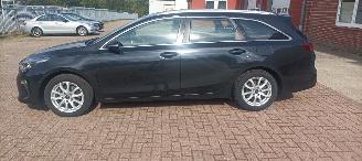 Kia Ceed Bj:09-2018 1.6 CRDI 136pk Full-Led Navigatie Leder Memory Sportstoelen Blindspot systeem JBL Sound Elektrische achterklep picture 2