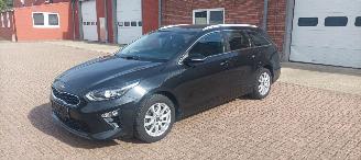 krockskadad bil auto Kia Ceed Bj:09-2018 1.6 CRDI 136pk Full-Led Navigatie Leder Memory Sportstoelen Blindspot systeem JBL Sound Elektrische achterklep 2018/9