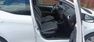 Toyota Aygo Bj: 09-2018 Facelift X-Play 1.0-VVT-i Airconditioning Leren stuurwiel Deelbare achterbank getinte ruiten Elektrische ramen Elektrische-spiegels Led Dagrijverlichting led achterlichten picture 13