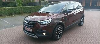 Voiture accidenté Opel Crossland Bj: 04-2018 1.2-Turbo Automaat Navigatie Climatecontrol CruiseControl Stoelverwarming Lichtautomaat Privacyglas Regensensor Trekhaak Parkeersensoren voor en achter Elektrische ramen 4x elektrische buitenspiegels met verwarming Voorruit met verwarming Led  2018/4