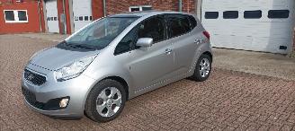 Kia Venga Bj: 08-2013 1.6 Benzine Automaat Climatecontrol Stoelverwarming Lichtautomaat Privacyglas keyless Entry 4xElektrische ramen Elektrische-spiegels met parkeerstand Mistlampen 16 inch kia velgen Trekhaak picture 1