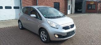 Kia Venga Bj: 08-2013 1.6 Benzine Automaat Climatecontrol Stoelverwarming Lichtautomaat Privacyglas keyless Entry 4xElektrische ramen Elektrische-spiegels met parkeerstand Mistlampen 16 inch kia velgen Trekhaak picture 10