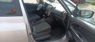 Kia Venga Bj: 08-2013 1.6 Benzine Automaat Climatecontrol Stoelverwarming Lichtautomaat Privacyglas keyless Entry 4xElektrische ramen Elektrische-spiegels met parkeerstand Mistlampen 16 inch kia velgen Trekhaak picture 24