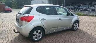 Kia Venga Bj: 08-2013 1.6 Benzine Automaat Climatecontrol Stoelverwarming Lichtautomaat Privacyglas keyless Entry 4xElektrische ramen Elektrische-spiegels met parkeerstand Mistlampen 16 inch kia velgen Trekhaak picture 7