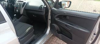 Kia Venga Bj: 08-2013 1.6 Benzine Automaat Climatecontrol Stoelverwarming Lichtautomaat Privacyglas keyless Entry 4xElektrische ramen Elektrische-spiegels met parkeerstand Mistlampen 16 inch kia velgen Trekhaak picture 23