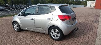 Kia Venga Bj: 08-2013 1.6 Benzine Automaat Climatecontrol Stoelverwarming Lichtautomaat Privacyglas keyless Entry 4xElektrische ramen Elektrische-spiegels met parkeerstand Mistlampen 16 inch kia velgen Trekhaak picture 3