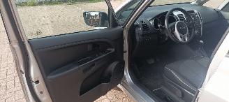 Kia Venga Bj: 08-2013 1.6 Benzine Automaat Climatecontrol Stoelverwarming Lichtautomaat Privacyglas keyless Entry 4xElektrische ramen Elektrische-spiegels met parkeerstand Mistlampen 16 inch kia velgen Trekhaak picture 13