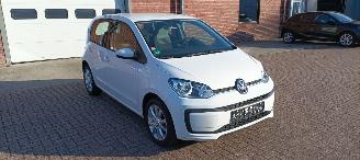 Volkswagen Up! Bj:08-2019 Move Up! 1.0-mpi Airconditioning Navigatie-Houder Cruisecontrol Drivelane assistent Lichtautomaat Regensensor Boordcomputer Elektrische ramen Centrale vergrendeling met afstandsbediening Start-Stop systeem 15-inch velgen Parkeersensoren Led-dag picture 11