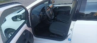 Volkswagen Up! Bj:08-2019 Move Up! 1.0-mpi Airconditioning Navigatie-Houder Cruisecontrol Drivelane assistent Lichtautomaat Regensensor Boordcomputer Elektrische ramen Centrale vergrendeling met afstandsbediening Start-Stop systeem 15-inch velgen Parkeersensoren Led-dag picture 15