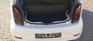 Volkswagen Up! Bj:08-2019 Move Up! 1.0-mpi Airconditioning Navigatie-Houder Cruisecontrol Drivelane assistent Lichtautomaat Regensensor Boordcomputer Elektrische ramen Centrale vergrendeling met afstandsbediening Start-Stop systeem 15-inch velgen Parkeersensoren Led-dag picture 32