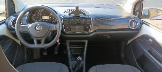 Volkswagen Up! Bj:08-2019 Move Up! 1.0-mpi Airconditioning Navigatie-Houder Cruisecontrol Drivelane assistent Lichtautomaat Regensensor Boordcomputer Elektrische ramen Centrale vergrendeling met afstandsbediening Start-Stop systeem 15-inch velgen Parkeersensoren Led-dag picture 26