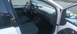 Volkswagen Up! Bj:08-2019 Move Up! 1.0-mpi Airconditioning Navigatie-Houder Cruisecontrol Drivelane assistent Lichtautomaat Regensensor Boordcomputer Elektrische ramen Centrale vergrendeling met afstandsbediening Start-Stop systeem 15-inch velgen Parkeersensoren Led-dag picture 23