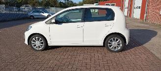 Volkswagen Up! Bj:08-2019 Move Up! 1.0-mpi Airconditioning Navigatie-Houder Cruisecontrol Drivelane assistent Lichtautomaat Regensensor Boordcomputer Elektrische ramen Centrale vergrendeling met afstandsbediening Start-Stop systeem 15-inch velgen Parkeersensoren Led-dag picture 2
