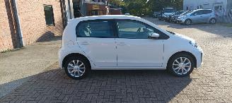Volkswagen Up! Bj:08-2019 Move Up! 1.0-mpi Airconditioning Navigatie-Houder Cruisecontrol Drivelane assistent Lichtautomaat Regensensor Boordcomputer Elektrische ramen Centrale vergrendeling met afstandsbediening Start-Stop systeem 15-inch velgen Parkeersensoren Led-dag picture 9