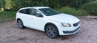 Volvo V-60 Bj:11-2016 Cross Country 2.4 5cil Diesel 190pk 4x4 Automatik Navigatie Xenon Led Climatecontrol CruiseControl Stoelverwarming Lichtautomaat Privacyglas Regensensor Trekhaak picture 1