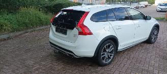Volvo V-60 Bj:11-2016 Cross Country 2.4 5cil Diesel 190pk 4x4 Automatik Navigatie Xenon Led Climatecontrol CruiseControl Stoelverwarming Lichtautomaat Privacyglas Regensensor Trekhaak picture 4