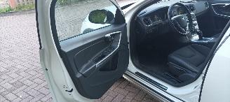 Volvo V-60 Bj:11-2016 Cross Country 2.4 5cil Diesel 190pk 4x4 Automatik Navigatie Xenon Led Climatecontrol CruiseControl Stoelverwarming Lichtautomaat Privacyglas Regensensor Trekhaak picture 19