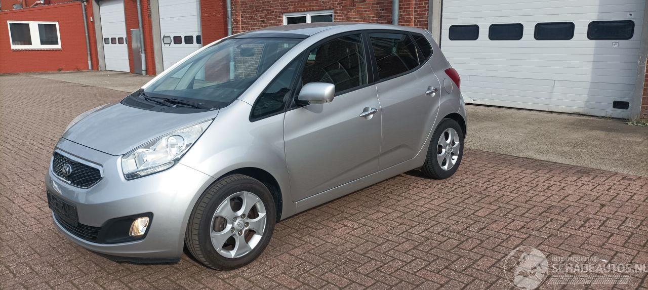 Kia Venga Bj:08-2013 Automatik 1.6-16v 125pk Climatecontrol Stoelverwarming Lichtautomaat 4xElektrische ramen Elektrische-spiegels met verwarming en automatische inklapbaar Privacyglas keyless Entry trekhaak Parkeersensoren mistlampen Metallic Lak