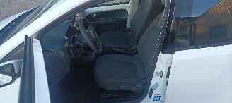 Volkswagen Up! Bj:08-2019 Move Up! 5drs Airconditioning Navigatie-Houder Cruisecontrol Bordcomputer Frontbrakeassistcamera Elektrische ramen Centrale vergrendeling met afstandsbediening Start-Stop systeem 15-inch velgen Parkeersensoren Led-dagrijverlichting picture 13