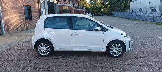 Volkswagen Up! Bj:08-2019 Move Up! 5drs Airconditioning Navigatie-Houder Cruisecontrol Bordcomputer Frontbrakeassistcamera Elektrische ramen Centrale vergrendeling met afstandsbediening Start-Stop systeem 15-inch velgen Parkeersensoren Led-dagrijverlichting picture 8