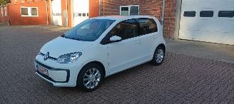 uszkodzony samochody osobowe Volkswagen Up! Bj:08-2019 Move Up! 5drs Airconditioning Navigatie-Houder Cruisecontrol Bordcomputer Frontbrakeassistcamera Elektrische ramen Centrale vergrendeling met afstandsbediening Start-Stop systeem 15-inch velgen Parkeersensoren Led-dagrijverlichting 2019/8