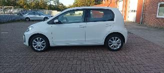 Volkswagen Up! Bj:08-2019 Move Up! 5drs Airconditioning Navigatie-Houder Cruisecontrol Bordcomputer Frontbrakeassistcamera Elektrische ramen Centrale vergrendeling met afstandsbediening Start-Stop systeem 15-inch velgen Parkeersensoren Led-dagrijverlichting picture 2