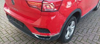 Volkswagen T-Roc Bj:06-2021 Active 1.5-TSI DSG 150pk Digital Cockpit Navigatie Drive modus Climatecontrol CruiseControl Stoelverwarming stuurwiel met verwarming Privacy glas Trekhaak Full-Led koplampen Led achterlichten zwart dakhemel Blindspot picture 33