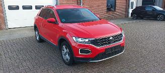 Volkswagen T-Roc Bj:06-2021 Active 1.5-TSI DSG 150pk Digital Cockpit Navigatie Drive modus Climatecontrol CruiseControl Stoelverwarming stuurwiel met verwarming Privacy glas Trekhaak Full-Led koplampen Led achterlichten zwart dakhemel Blindspot picture 11