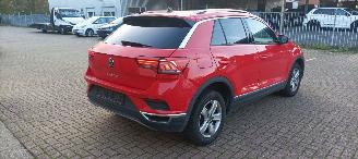 Volkswagen T-Roc Bj:06-2021 Active 1.5-TSI DSG 150pk Digital Cockpit Navigatie Drive modus Climatecontrol CruiseControl Stoelverwarming stuurwiel met verwarming Privacy glas Trekhaak Full-Led koplampen Led achterlichten zwart dakhemel Blindspot picture 7