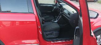 Volkswagen T-Roc Bj:06-2021 Active 1.5-TSI DSG 150pk Digital Cockpit Navigatie Drive modus Climatecontrol CruiseControl Stoelverwarming stuurwiel met verwarming Privacy glas Trekhaak Full-Led koplampen Led achterlichten zwart dakhemel Blindspot picture 24