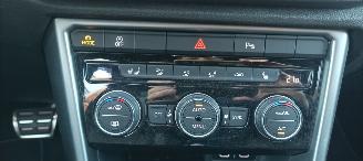 Volkswagen T-Roc Bj:06-2021 Active 1.5-TSI DSG 150pk Digital Cockpit Navigatie Drive modus Climatecontrol CruiseControl Stoelverwarming stuurwiel met verwarming Privacy glas Trekhaak Full-Led koplampen Led achterlichten zwart dakhemel Blindspot picture 29