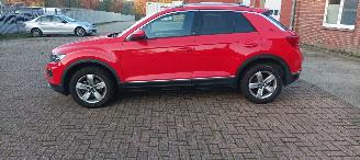 Volkswagen T-Roc Bj:06-2021 Active 1.5-TSI DSG 150pk Digital Cockpit Navigatie Drive modus Climatecontrol CruiseControl Stoelverwarming stuurwiel met verwarming Privacy glas Trekhaak Full-Led koplampen Led achterlichten zwart dakhemel Blindspot picture 3