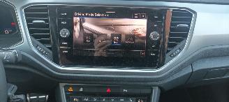 Volkswagen T-Roc Bj:06-2021 Active 1.5-TSI DSG 150pk Digital Cockpit Navigatie Drive modus Climatecontrol CruiseControl Stoelverwarming stuurwiel met verwarming Privacy glas Trekhaak Full-Led koplampen Led achterlichten zwart dakhemel Blindspot picture 28
