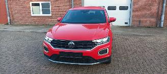 Volkswagen T-Roc Bj:06-2021 Active 1.5-TSI DSG 150pk Digital Cockpit Navigatie Drive modus Climatecontrol CruiseControl Stoelverwarming stuurwiel met verwarming Privacy glas Trekhaak Full-Led koplampen Led achterlichten zwart dakhemel Blindspot picture 13