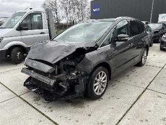 Damaged car Ford S-Max 1.5 Titanium 7p -NAVI-PDC-LMV 2017/6