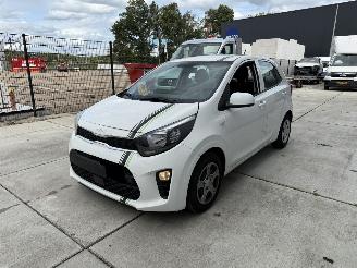Vaurioauto  passenger cars Kia Picanto 1.0  DPI COMFORTLINE AIRCO 2023/4