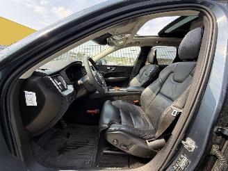 Volvo Xc-60 2.0 B5 Momentum Exclusief -AUTOMAAT-PANO-LEDER-NAVI picture 9