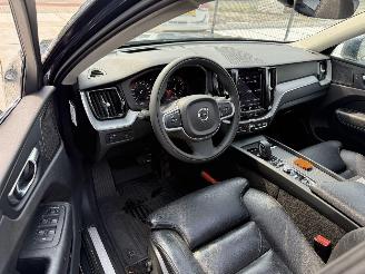 Volvo Xc-60 2.0 B5 Momentum Exclusief -AUTOMAAT-PANO-LEDER-NAVI picture 3