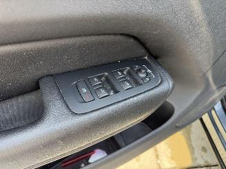 Volvo Xc-60 2.0 B5 Momentum Exclusief -PANO-NAVI-LEDER-AUT picture 17