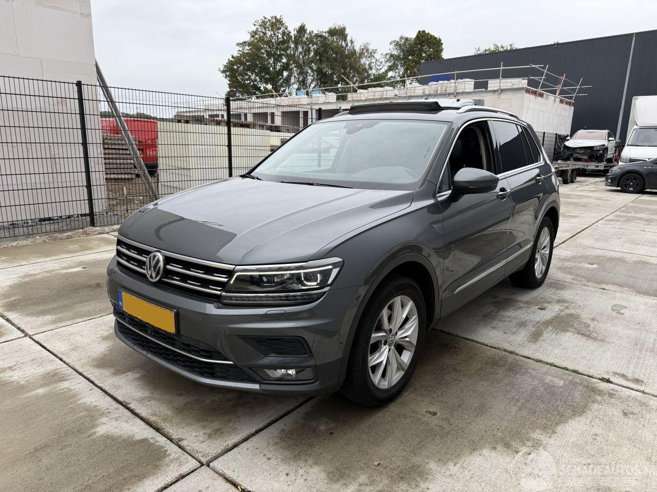 Volkswagen Tiguan 1.4 TSI 4MOTION Highline Business R -PANO-LEDER-NAVI-CAMERA