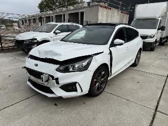 Schadeauto Ford Focus 1.5 Ecoboost 150 PK ST-LINE BUSINESS -AUTOMAAT-PANO 2021/10