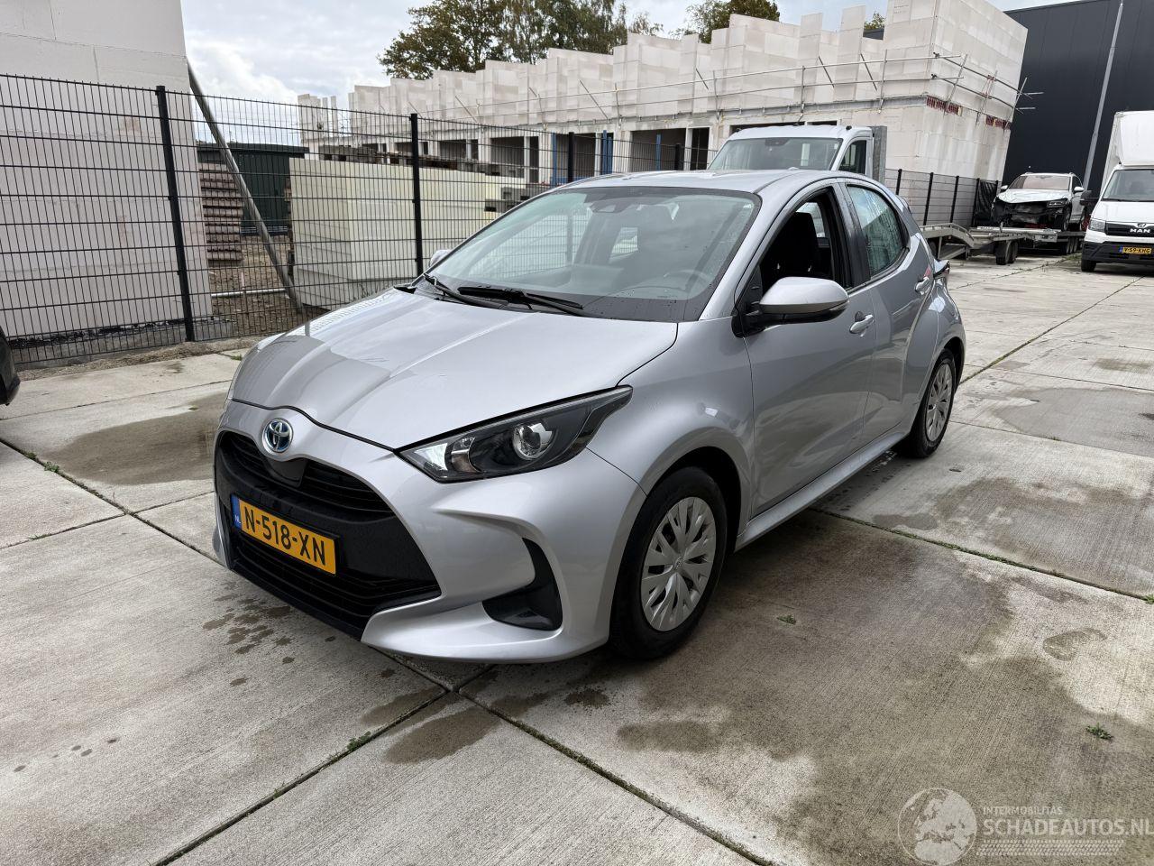 Toyota Yaris 1.5 Hybrid Active -NAVI-PDC-CAMERA