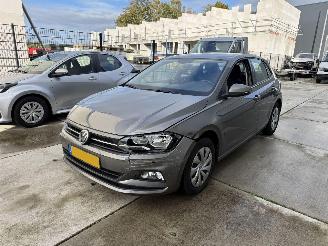 damaged passenger cars Volkswagen Polo 1.0 TSI Comfortline Business-NACI-CLIMA-PDC 2019/10