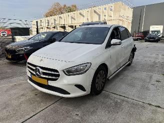 skadebil auto Mercedes B-klasse 200d Advantage 150PK - AUTOMAAT - CAMERA 2021/4